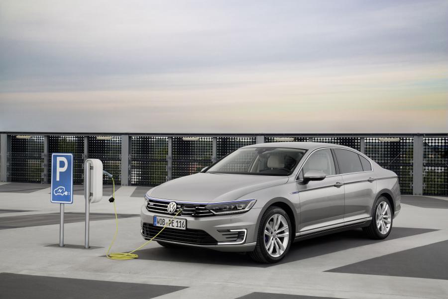  Volkswagen Passat GTE 2015 года  (фото 25 из 26)